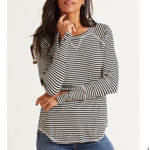 EUC Evereve Sophie Snap Cuff Tee black and white striped size S